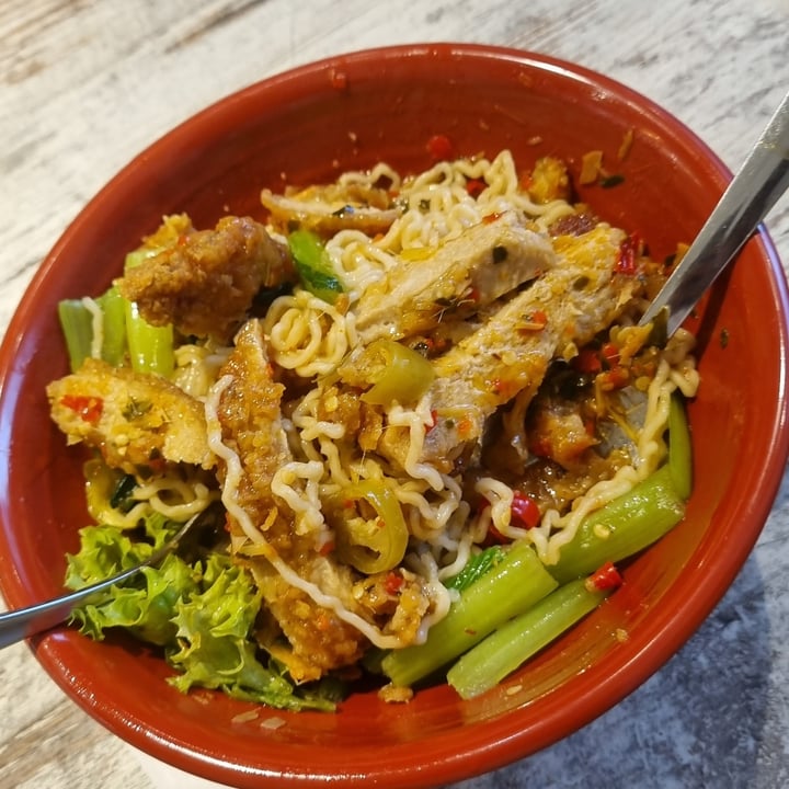 photo of Kang Su Vegetarian - Orchard Thai Chilli chicken cutlet noodles shared by @veganlad on  29 Sep 2022 - review