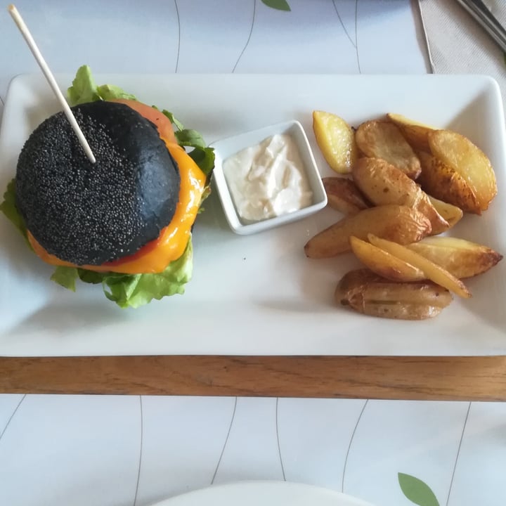 photo of Essenza Love Natural Food Traditional burger shared by @e1e on  18 Aug 2022 - review