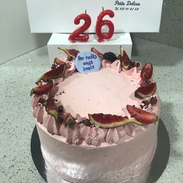 review photo of Petits Délices Pastel de chocolate y fresa shared by @yudiqueen on 11 Oct 2021 - review