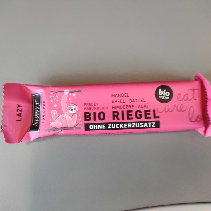photo of Nussyy Bio Riegel Mandel Apfel Dattel Himbeere acai shared by @michelabo on  23 Mar 2022 - review