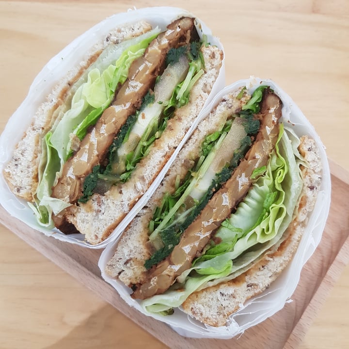photo of Lilac Oak Peanut tempeh sandwich shared by @shanna on  28 May 2022 - review