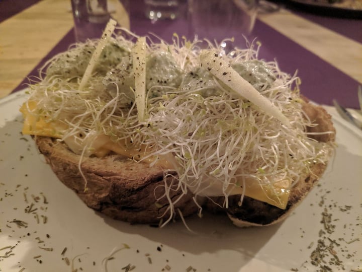 review photo of CactusCat Bar Tostada tres quesos shared by @clarabg on 08 Mar 2020 - review