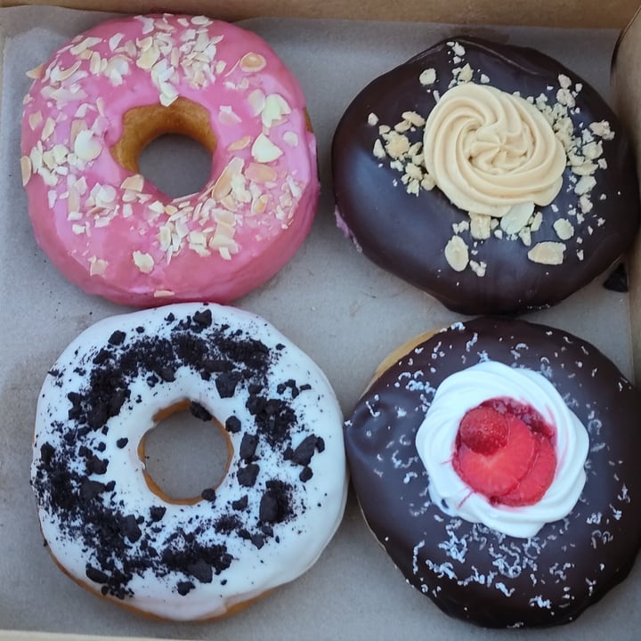 photo of VegAmazing Doughnuts Caja de cuatro donuts shared by @maryveganaperdy on  31 Mar 2021 - review