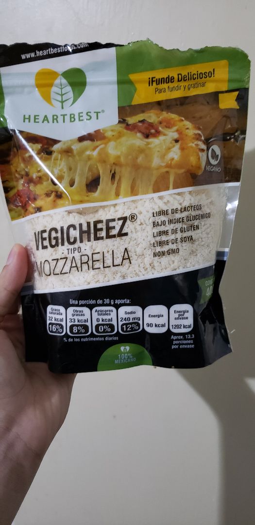 photo of Vegicheez Queso tipo Mozzarella shared by @katiardz on  15 Apr 2020 - review