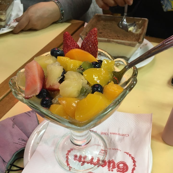 photo of Pizzería Güerrin Ensalada de frutas shared by @lauchis on  20 Aug 2021 - review