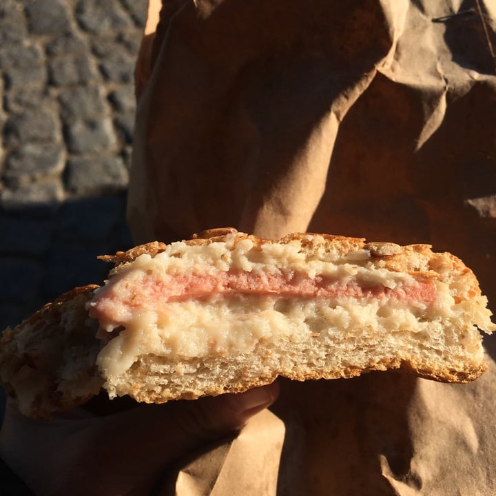 photo of Loving Hut Tostado de queso y jamón veganos shared by @garciaeverlyn on  20 Sep 2020 - review