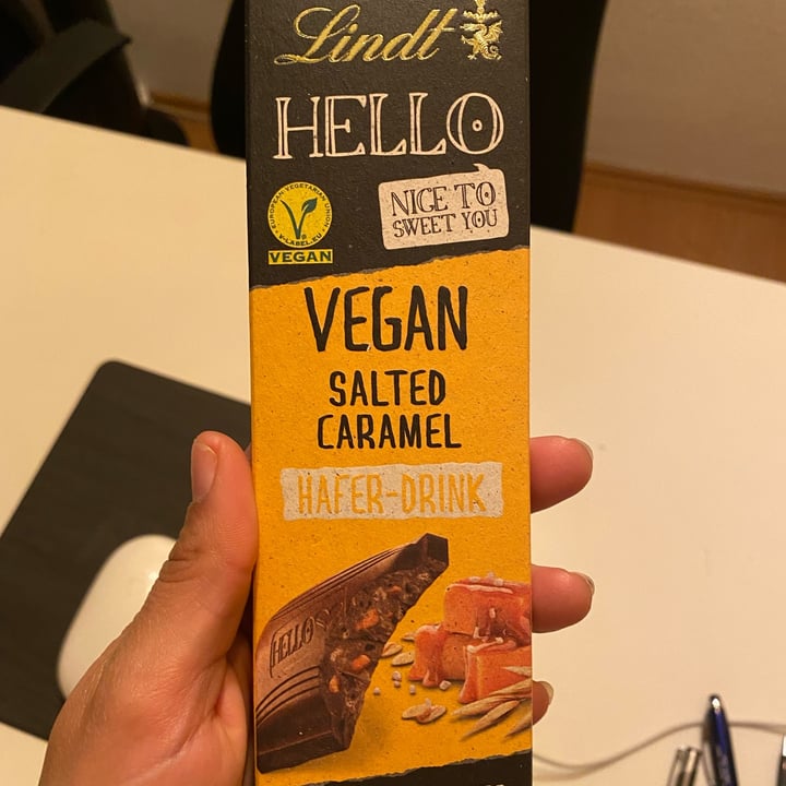 review photo of Lindt Hello Vegan Salted Caramel shared by @joannabananna on 31 Dec 2021 - review