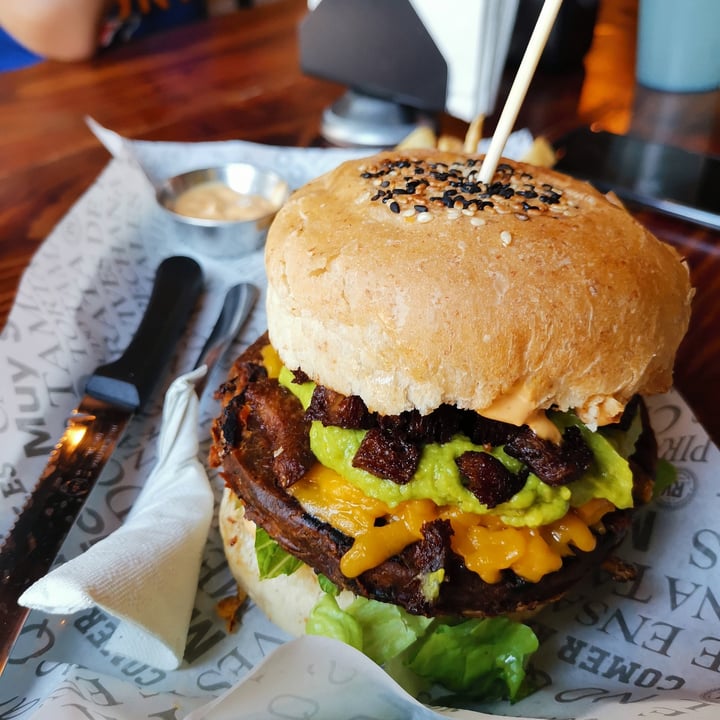 photo of Revolucion Verde Delagarza burger shared by @silvialeon92 on  15 May 2021 - review