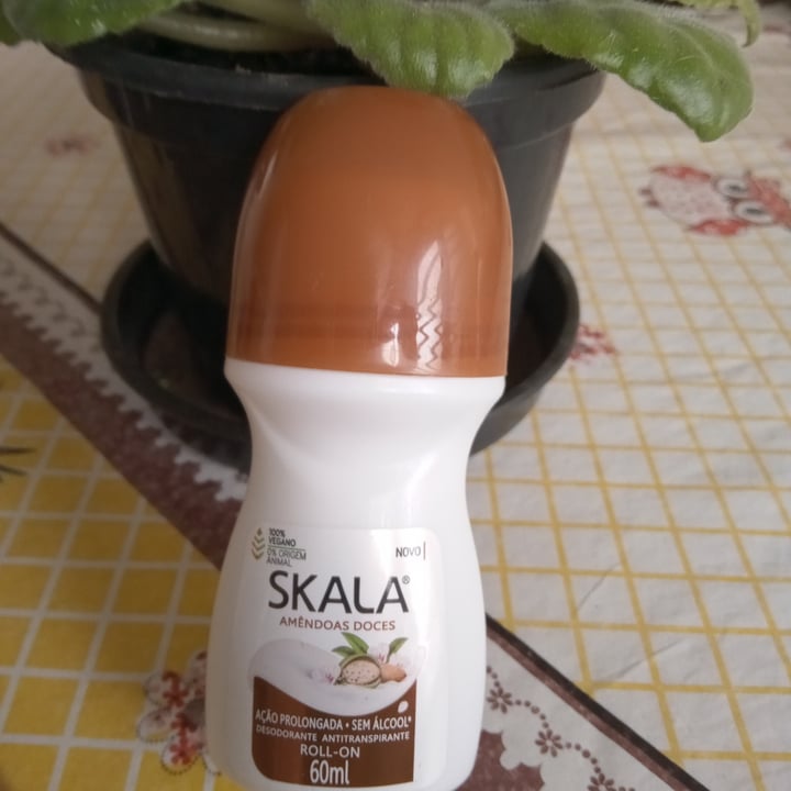 review photo of Skala Desodorante Skala amêndoas doces shared by @debvegan on 17 Apr 2022 - review