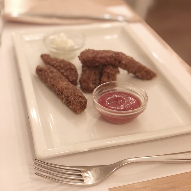 Photo of the dish “Sticks di seitan croccanti con salsa barbecue e maionese alla cipollina”