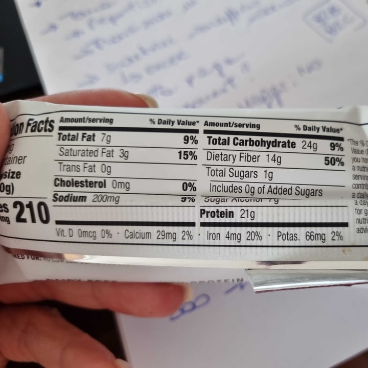 photo of No Cow Chocolate Fudge Brownie Protein Bar shared by @raffavegme on  26 Jul 2022 - review