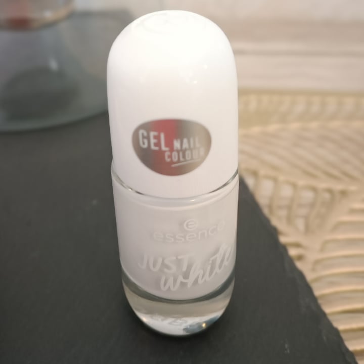 photo of Essence  Smalto Just White shared by @saraesse on  02 Oct 2022 - review