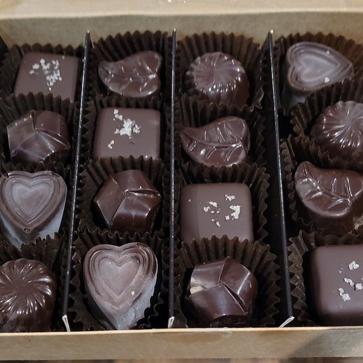 photo of Pure Lovin' Chocolate Select Chocolate Assortment shared by @veganonvanisle on  27 Nov 2021 - review