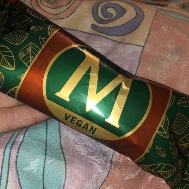 photo of Magnum Magnum Vegan Almond shared by @sylviavankampen on  03 Nov 2020 - review