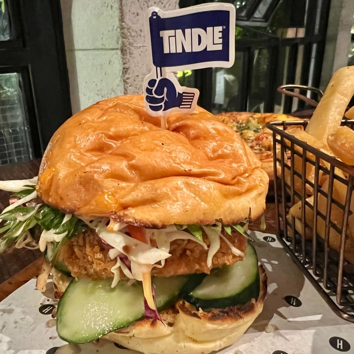 photo of Huckleberry, Bangsar Shopping Centre Kerabu TiNDLE™ Burger shared by @princessmiharu on  27 Dec 2021 - review