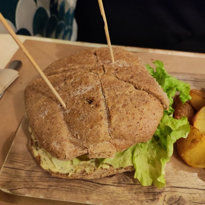 review photo of Viva Burger Burger Queen shared by @sandoralosmios on 12 Feb 2022 - review