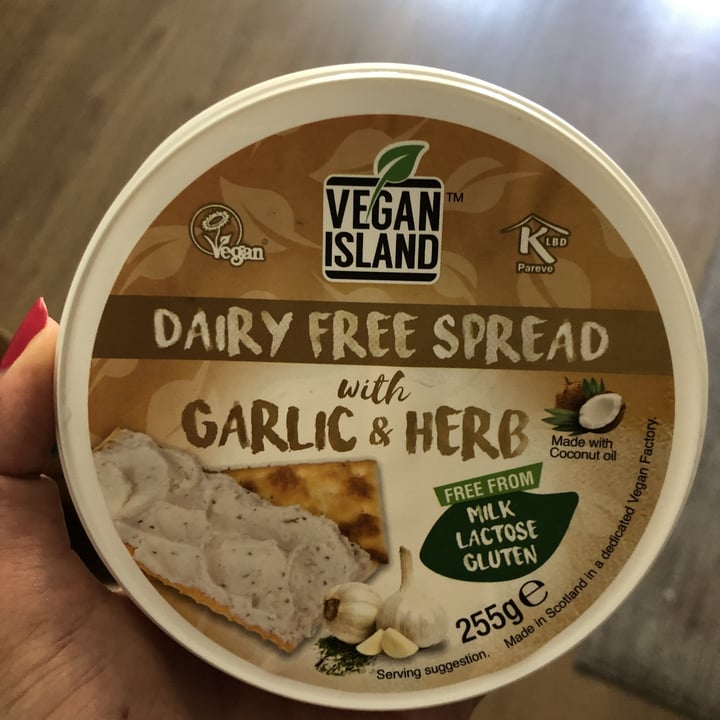 photo of Vegan island Dairy Free Spread Garlic shared by @sofipasserini on  14 Jul 2022 - review