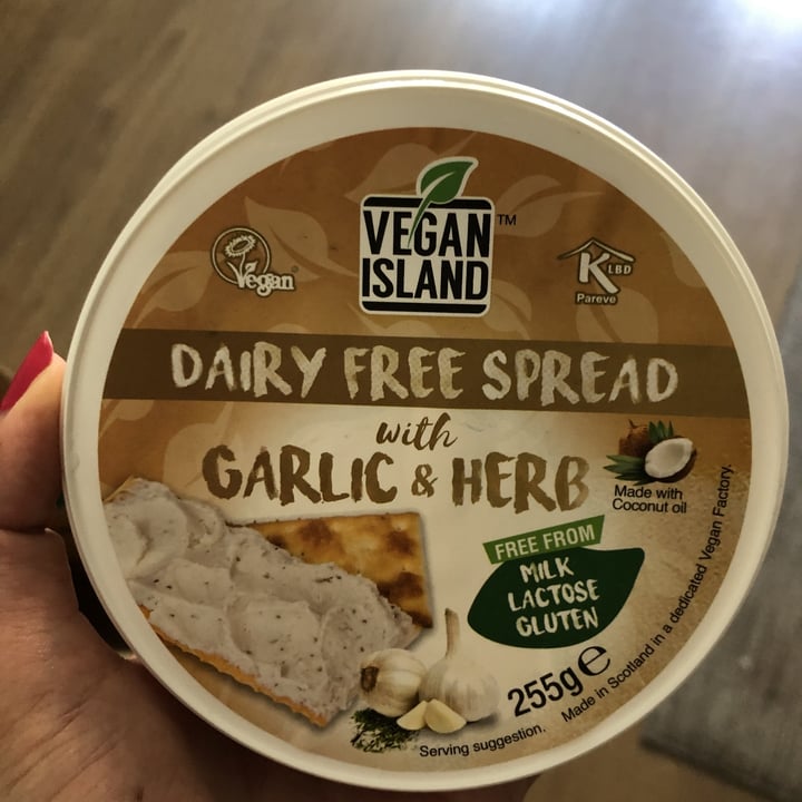 photo of Vegan Island Dairy Free Spread Garlic shared by @sofipasserini on  14 Jul 2022 - review