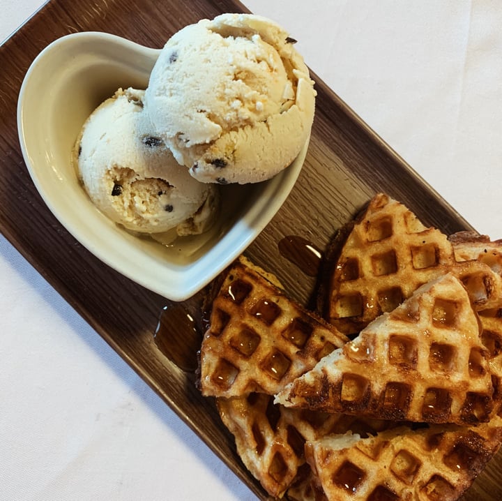 photo of Well Dressed Salad Bar Fluffy Vaffles with Vegan Ice Cream shared by @judihe on  11 Apr 2019 - review