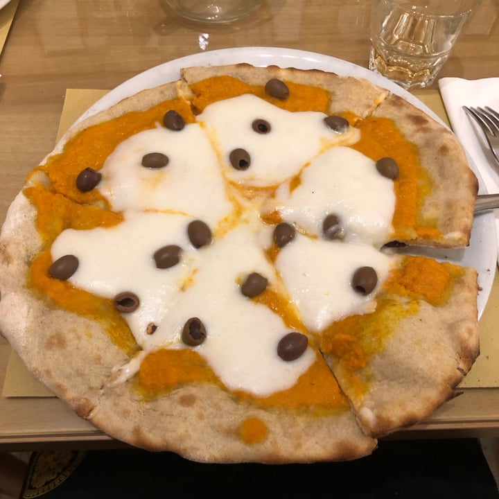 photo of Un Punto Macrobiotico Pizza Con Crema Di Carote shared by @karlelios on  12 Nov 2022 - review