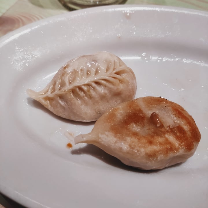 review photo of Pasta B Jinghua Ravioli vegetali alla piastra shared by @grebrachiosaur on 25 Oct 2021 - review