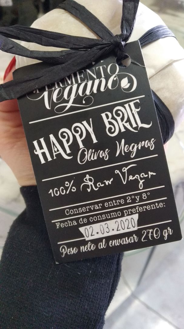 photo of Fermento vegano Happy  Brie Olivas Negras shared by @thevintagebunny on  28 Dec 2019 - review