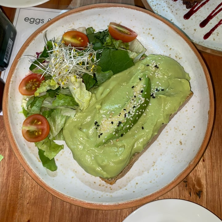 photo of Eggs & Greens Café Avocado Toast shared by @inespressable on  09 May 2022 - review