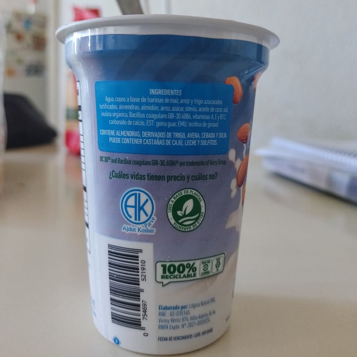 photo of Felices Las Vacas Yogurt de Almendras con Cereales shared by @aldana1997 on  04 Sep 2022 - review