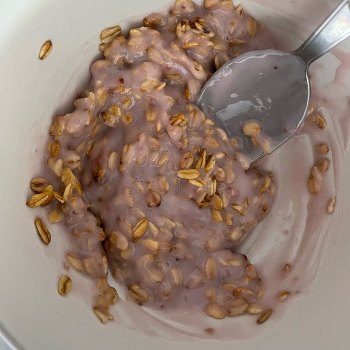 review photo of Woolworths Food Strawberry Cultured Coconut Yoghurt shared by @jaxipop on 11 Feb 2022 - review