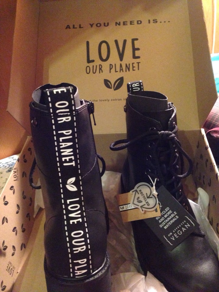 photo of Love Our Planet Vegan Shoes shared by @aledece on  24 Dec 2019 - review