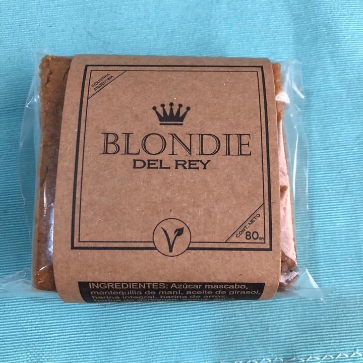 review photo of Brownie del Rey Blondie con Chocochips shared by @vickyruloveg on 31 May 2021 - review