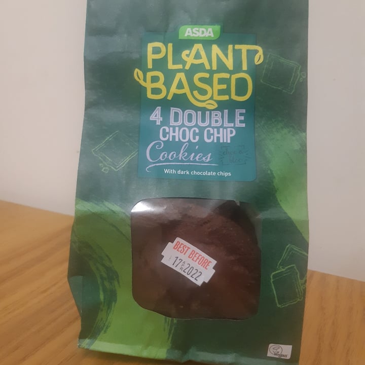 photo of Asda Plant Based  Choc chip cookies shared by @anitalianintheuk on  15 Apr 2022 - review