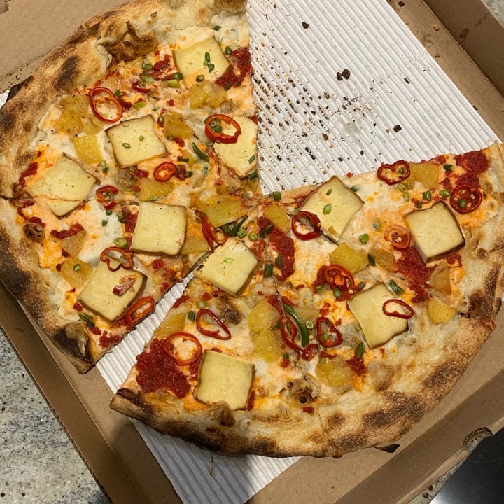 review photo of 20th Street Pizza Spicy Hawaiian shared by @holisticherbivore on 19 Jun 2021 - review