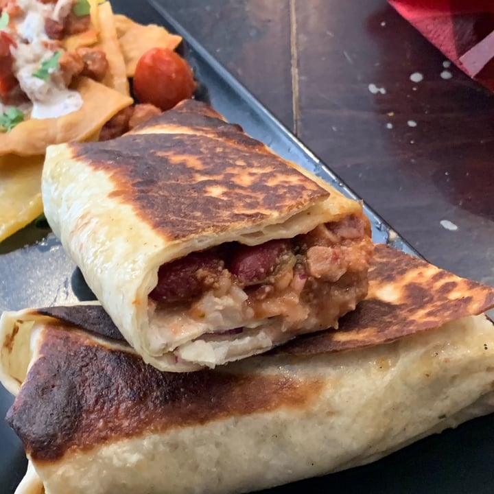 photo of Mahara Burrito enchilada vegana shared by @titoleas on  20 Aug 2021 - review
