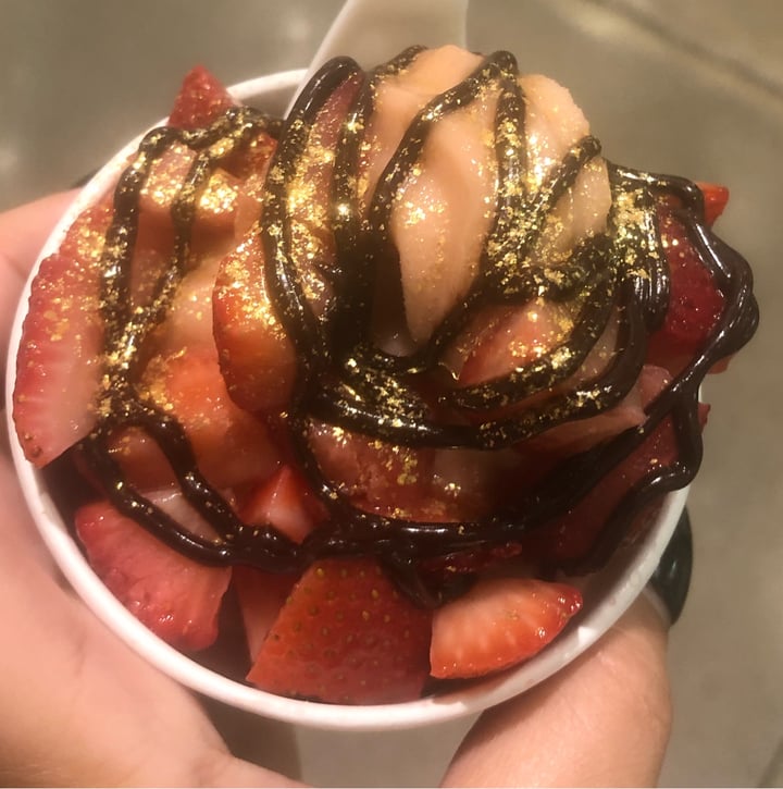 review photo of Pressed Juicery Golden Rose Sundae shared by @blessedwithevol on 11 May 2022 - review