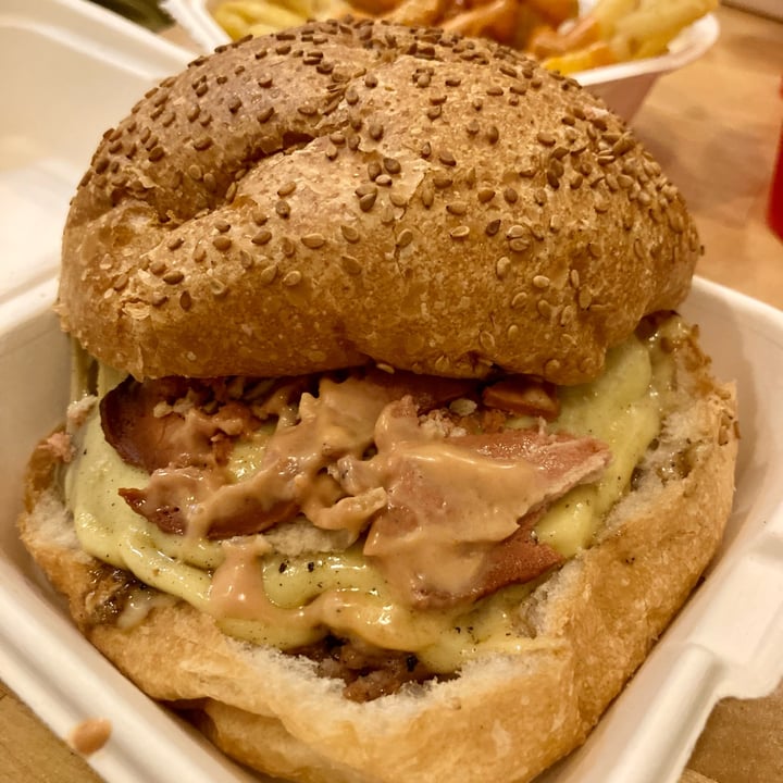 photo of La Golosa Vegan Vurger - Gracia veikon shared by @asiayportia on  20 Aug 2022 - review