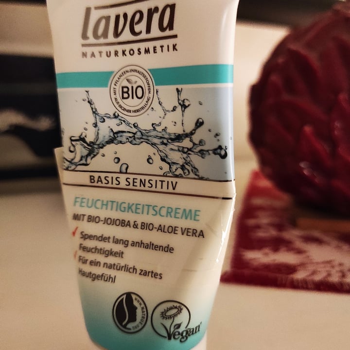photo of Lavera Naturkosmetik Basis sensitive Reichhaltige Feuchtigkeitscreme shared by @esterrome on  06 May 2022 - review