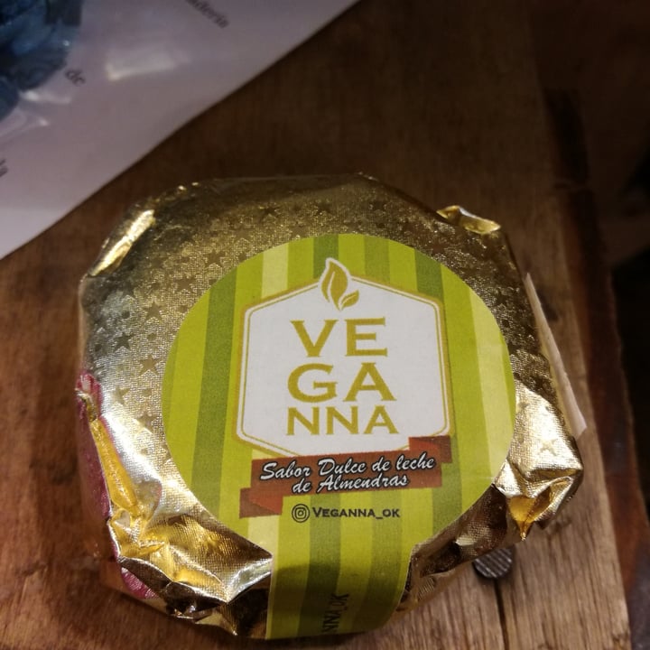 photo of Veganna Alfajor de dulce de leche de almendras shared by @erimars on  03 Jul 2022 - review