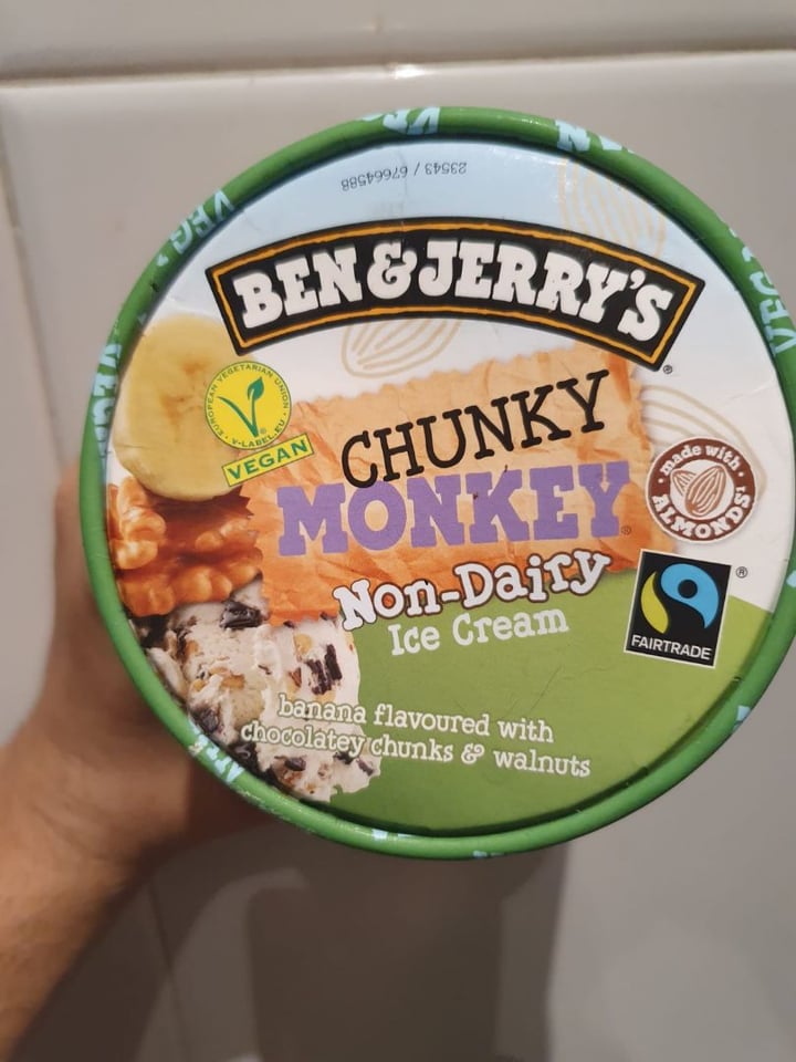 photo of Ben & Jerry's Chunky Monkey Non-Dairy Ice Cream shared by @olatzhp on  13 Feb 2020 - review