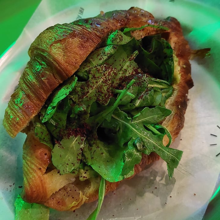 photo of Fifi Almacén Croissant Relleno Con Palta shared by @fermin on  27 Jul 2022 - review
