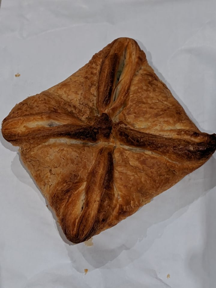 photo of Mister Nice Guy's Bakeshop Spinach and feta parcel shared by @natskicakes on  29 Jun 2019 - review