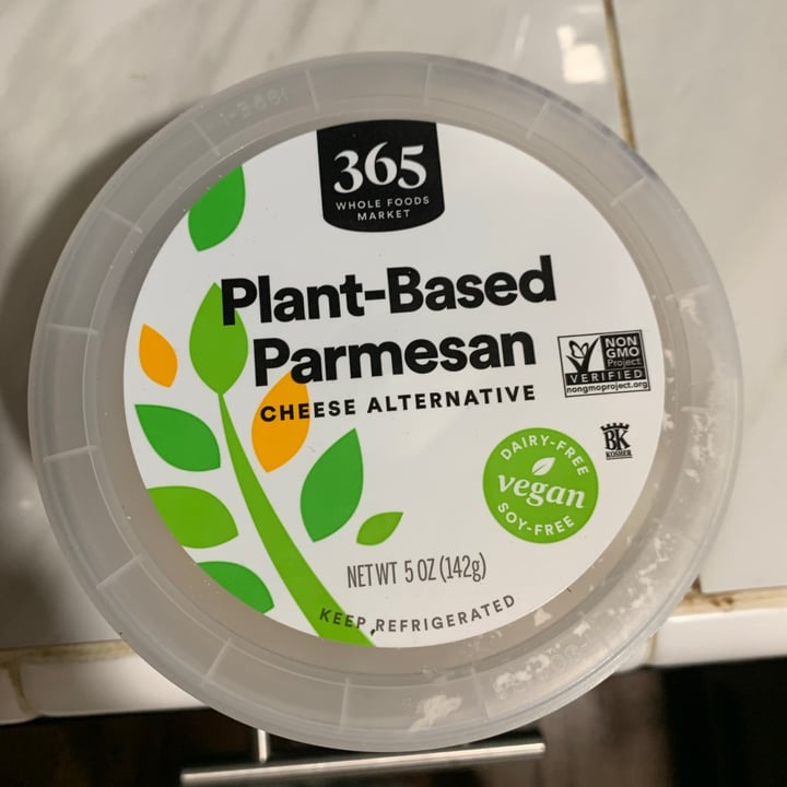 photo of 365 Whole Foods Market 365 Plant-Based Parmesan shared by @xenenscott on  03 Nov 2020 - review