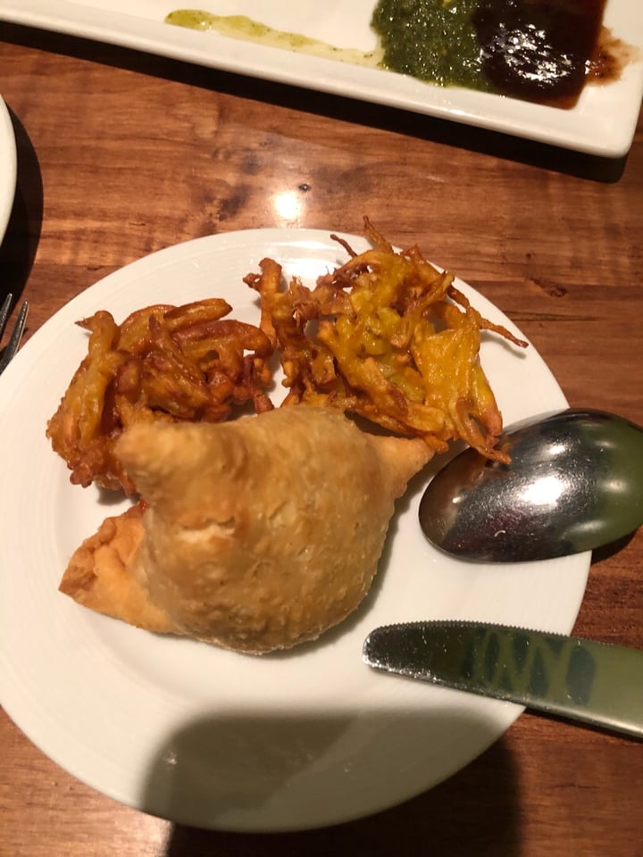 review photo of Zaika Indian Cuisine Onion pakora and vegetable samosa shared by @badassvegangrrl on 25 Aug 2019 - review