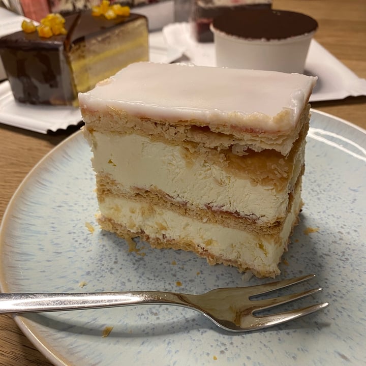 photo of Café Konditorei Bienchen Cremeschnitte shared by @connychiwa on  24 Jan 2021 - review