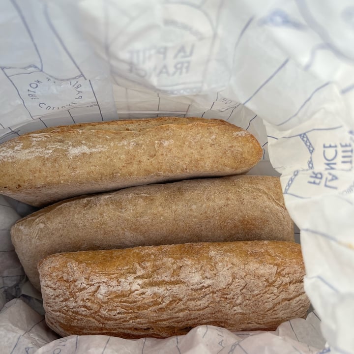 photo of La p'tite France San Isidro Pan Ciabatta shared by @-st-3 on  07 May 2022 - review