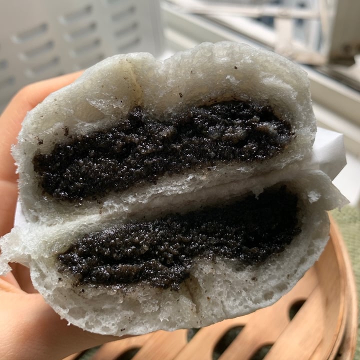 photo of 極樂包 Ji Le Bao Blue Pea Flower Black Sesame Bao shared by @yumyuminmytumztumz on  22 Apr 2021 - review