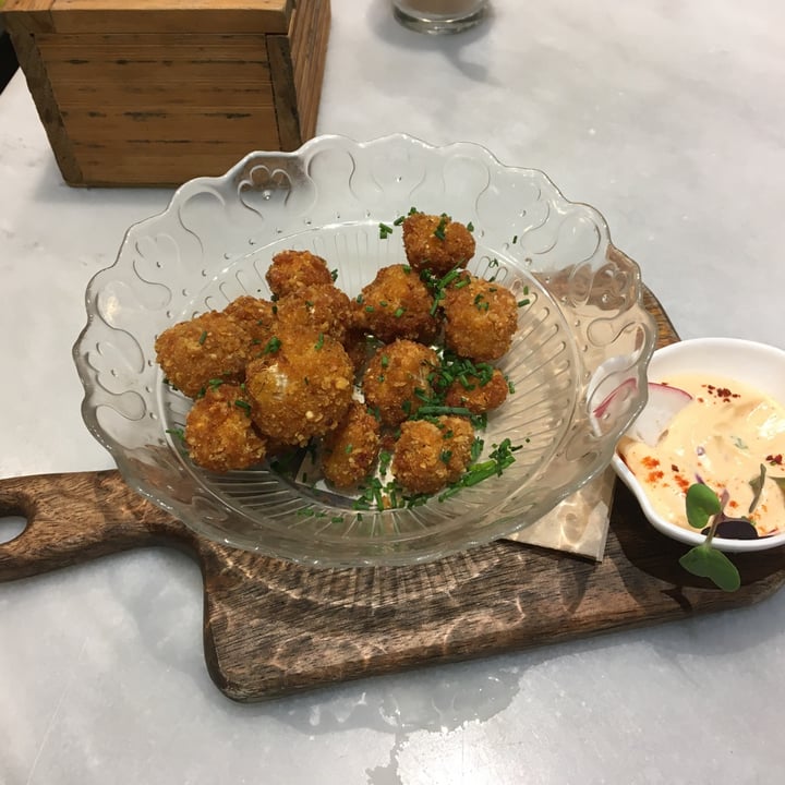 review photo of Hola Bar Brunch & Coffee Califlower wings shared by @animafragile85 on 30 Sep 2022 - review