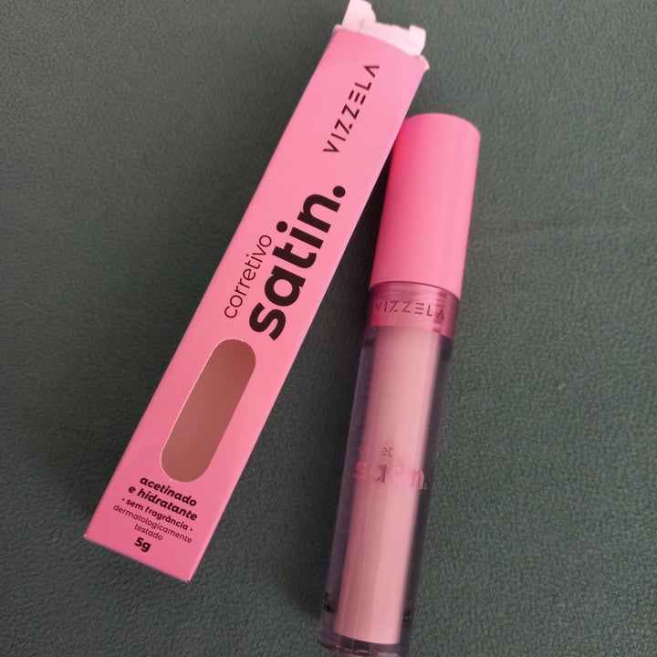 review photo of Vizzela Cosméticos Corretivo Satin shared by @pattyedwige on 14 Oct 2022 - review