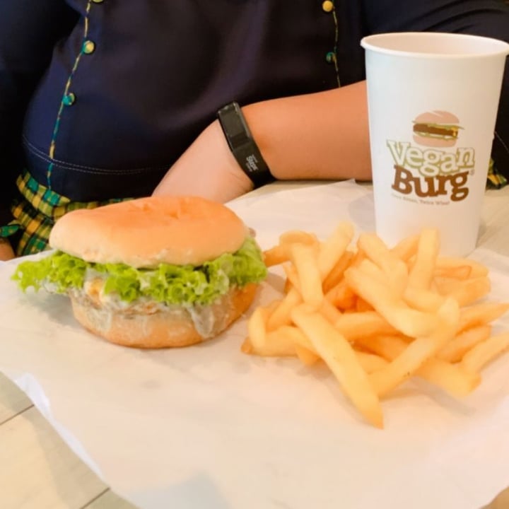 photo of VeganBurg Singapore Creamy Shrooms Burger Meal shared by @sonu565 on  02 Mar 2022 - review