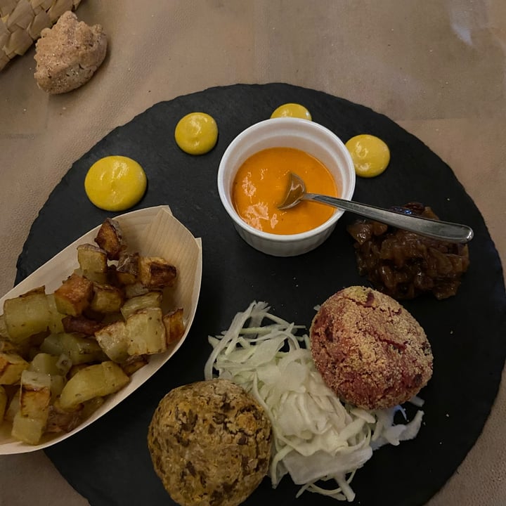 review photo of Ristorante Flora Bis Burger shared by @verazigi8 on 04 Dec 2021 - review